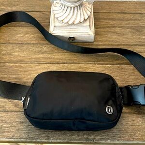 Lululemon Everywhere belt bag 1L Black
